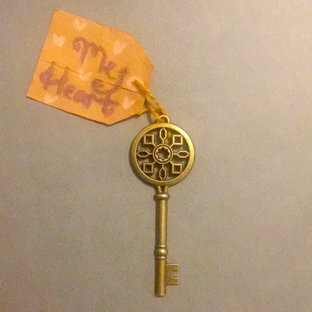🗝♥️Key to my heart charm 🗝♥️